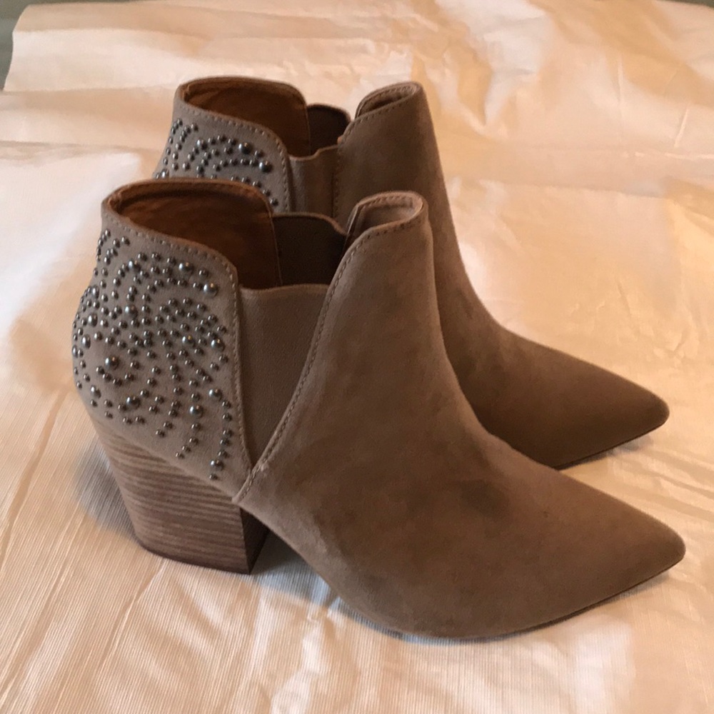 Studded beige suede pointed booties - brand new